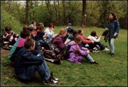 Najlepszymi obserwatorami przyrody są dzieci. Wycieczki przyrodnicze, to obok konkursów i prelekcji, jedna z form edukacji przyrodniczej prowadzonej przez „Salamandrę”.