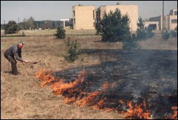 Ogień, na wypalanej lące, może łatwo wymknąć się spod kontroli